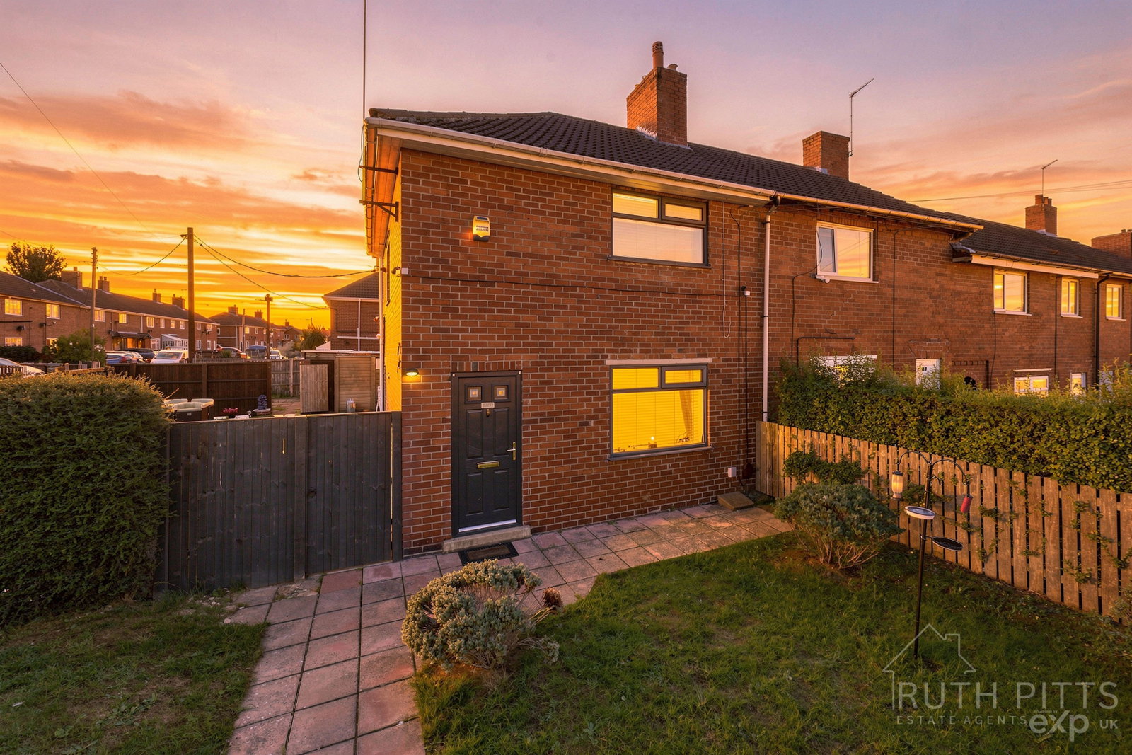 End Of Terrace House for sale in Pontefract, School Street, Upton, WF9