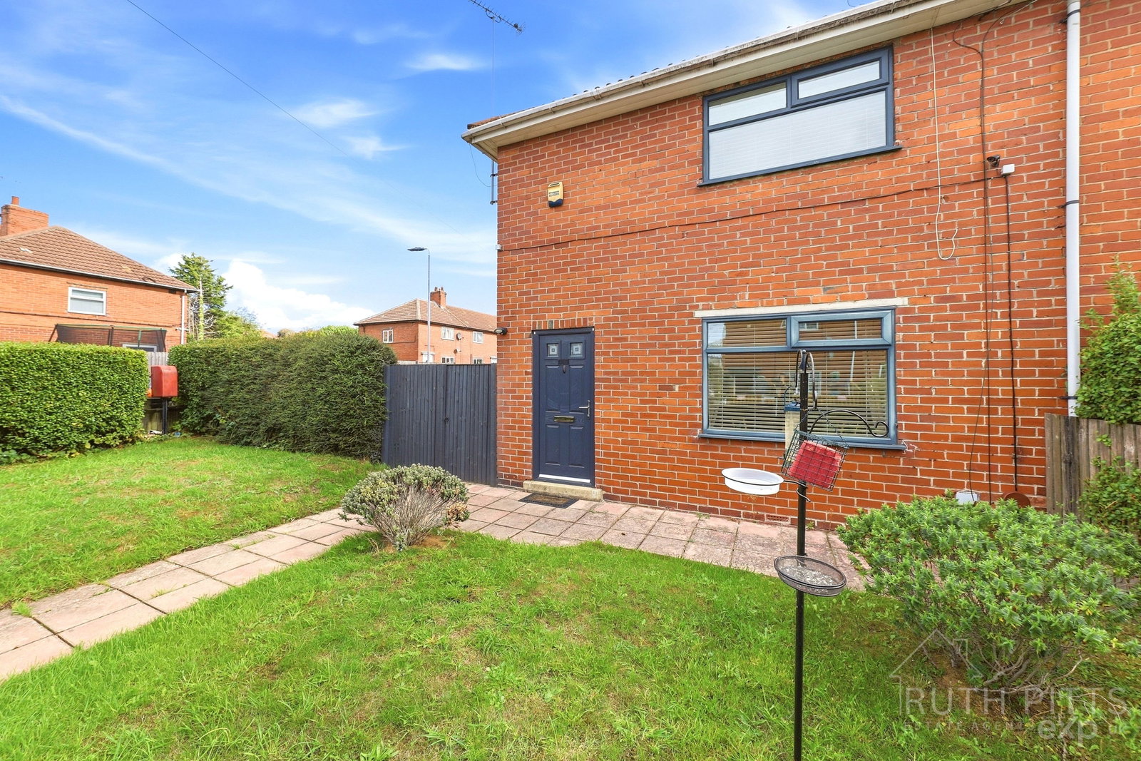 End Of Terrace House for sale in Pontefract, School Street, Upton, WF9