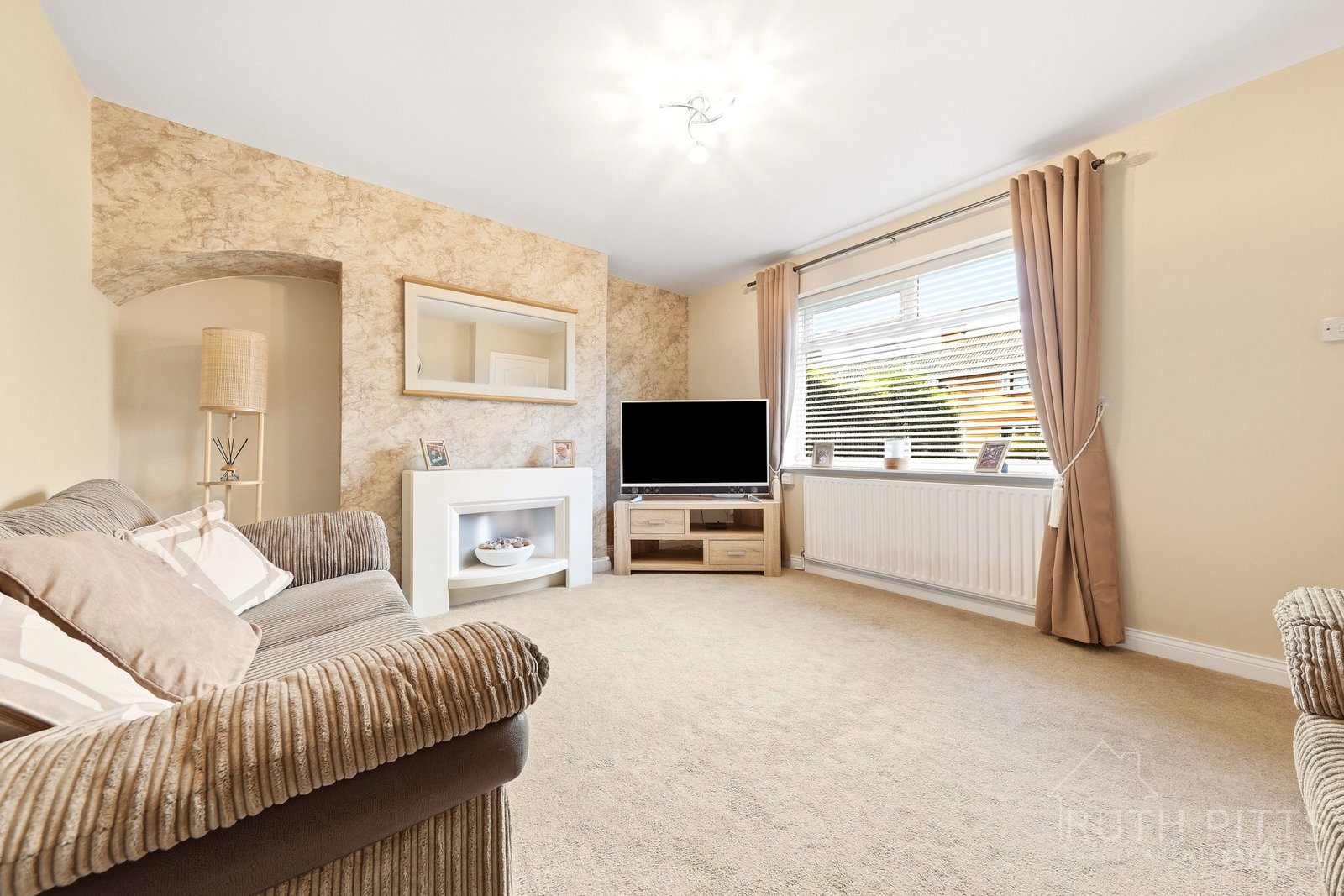 End Of Terrace House for sale in Pontefract, School Street, Upton, WF9
