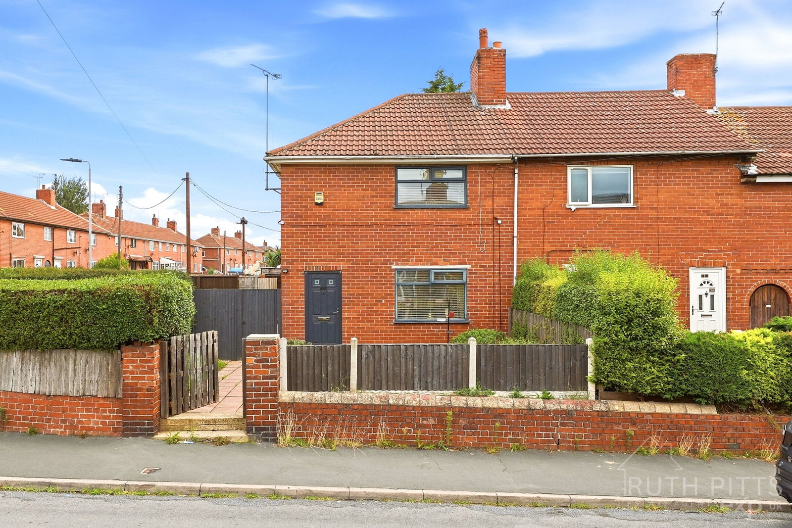 End Of Terrace House for sale in Pontefract, School Street, Upton, WF9