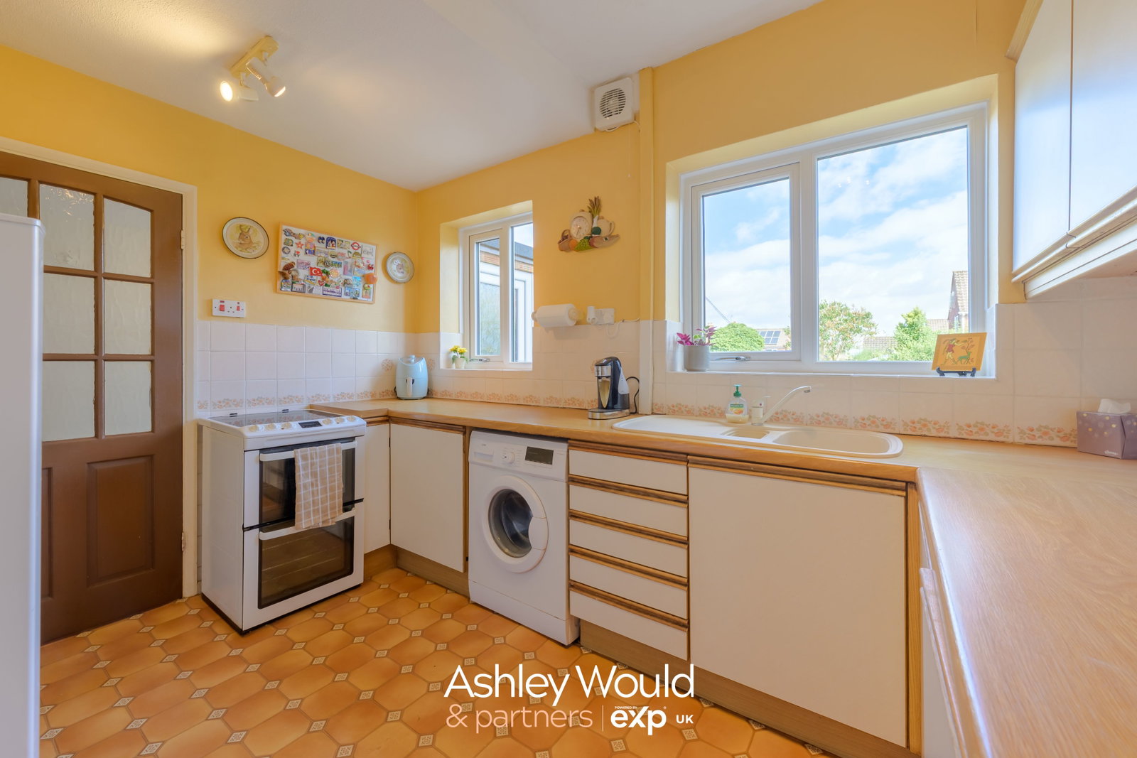 Semi Detached House for sale in Halesowen, Hillbrow Crescent, Halesowen, B62