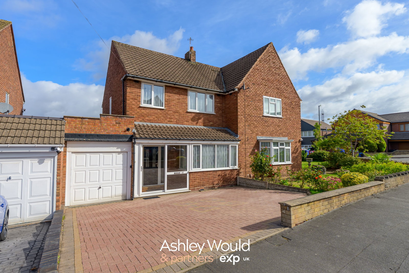 Semi Detached House for sale in Halesowen, Hillbrow Crescent, Halesowen, B62