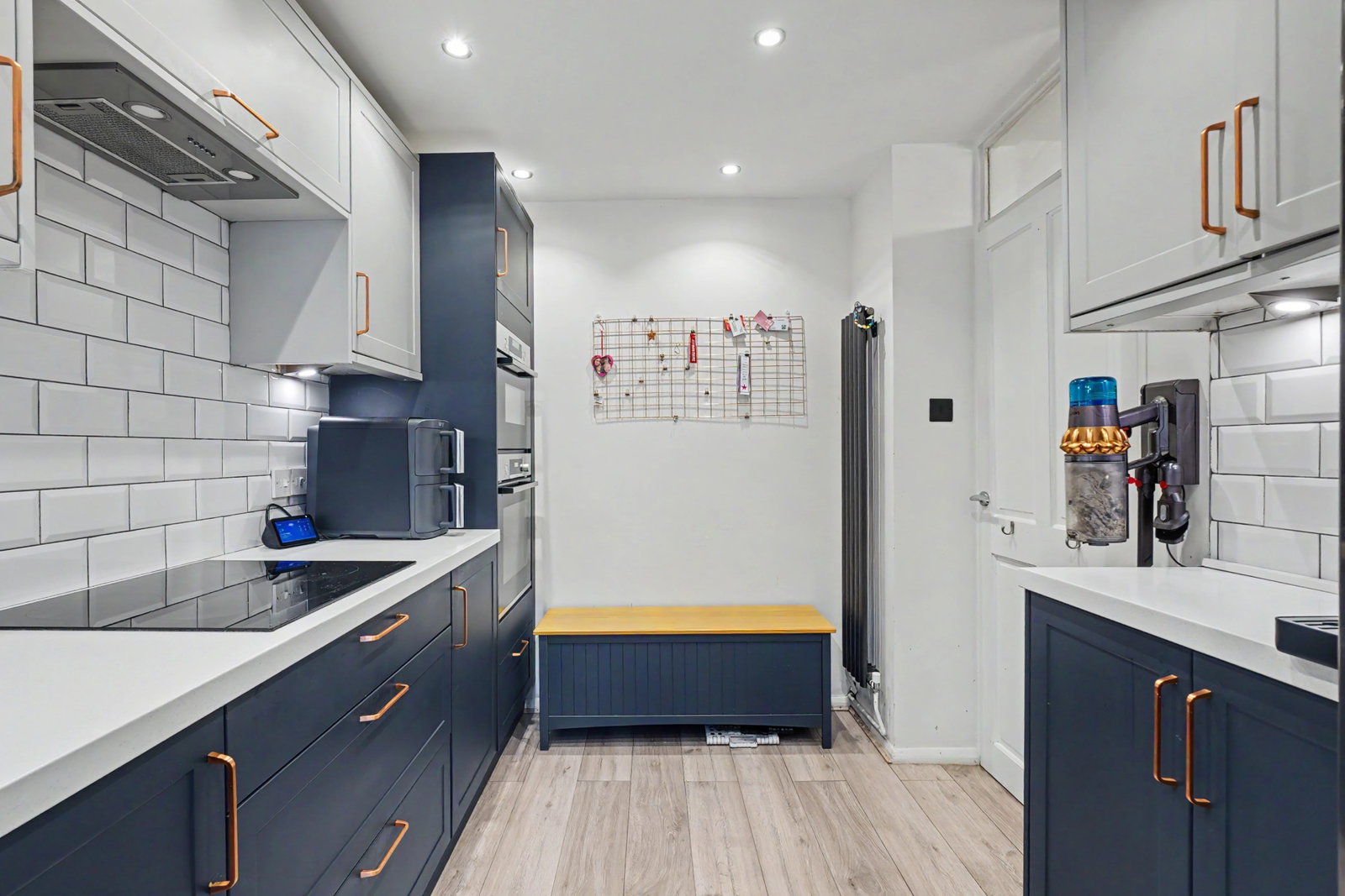 Semi Detached House for sale in Chatham, Arundel Close, Lordswood, Chatham, ME5 8UZ, 1005 m²