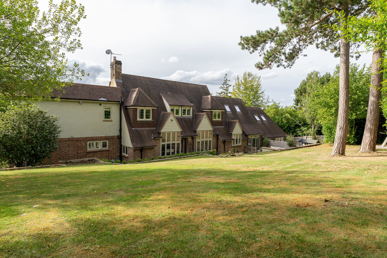 Detached House for sale in Coulsdon, Hazelwood Lane, Chipstead, 4382 m²