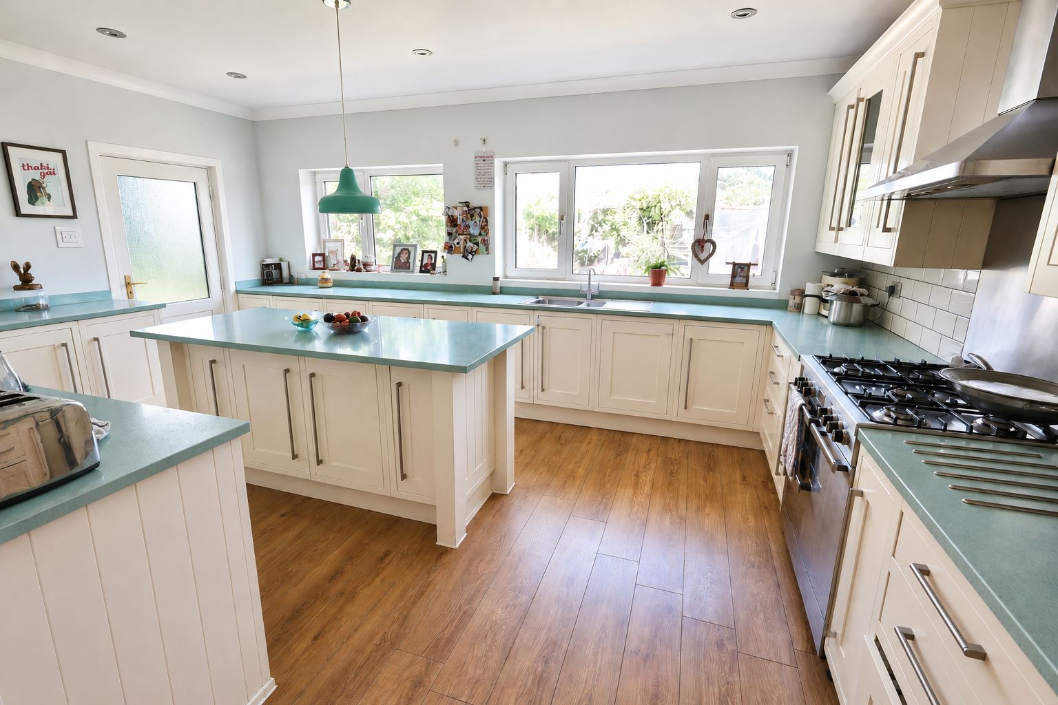 Semi Detached House for sale in Orpington, Midfield Way, Orpington, BR5 2QJ, 1820 m²