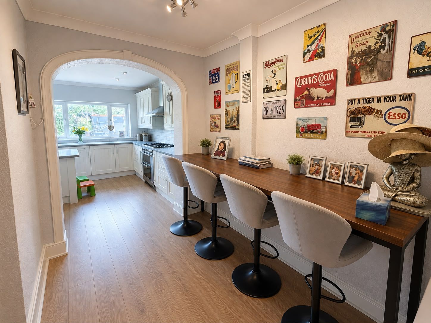 Semi Detached House for sale in Orpington, Midfield Way, Orpington, BR5 2QJ, 1820 m²