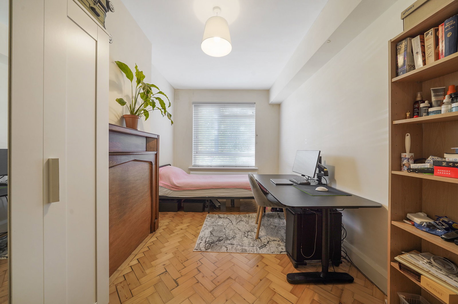 Flat for sale in London, Green Lanes, London, N21, 911 m²