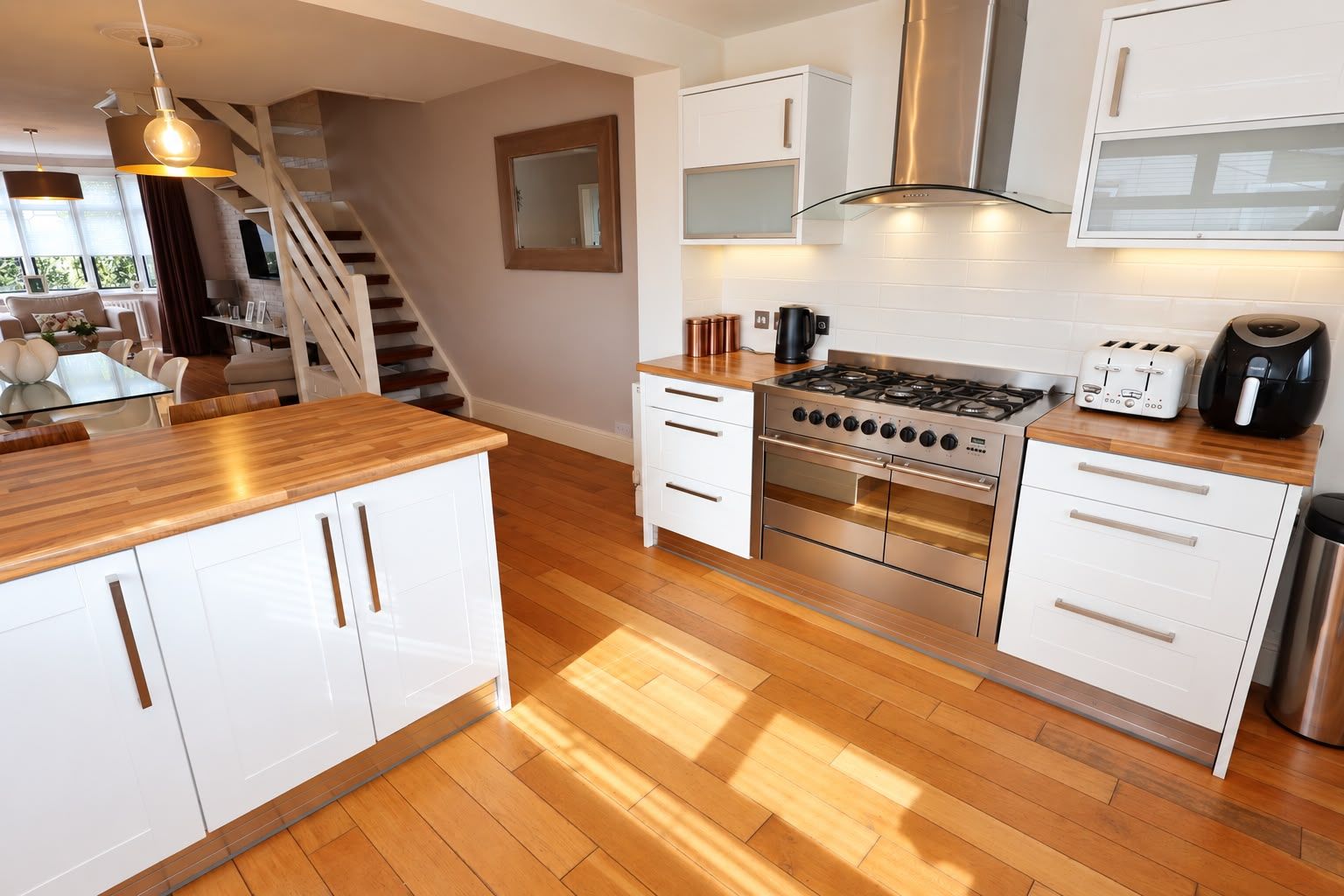 Semi Detached House for sale in Orpington, Hood Avenue, Orpington, BR5 2EE, 1194 m²