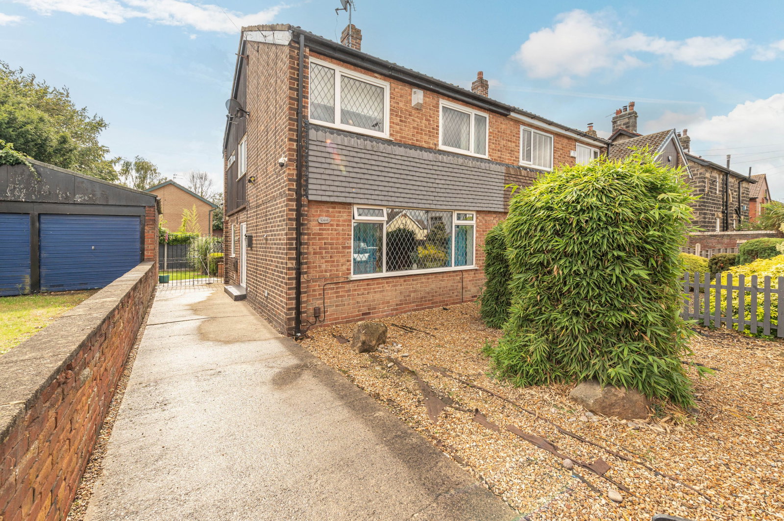 Semi Detached House for sale in Leeds, Hollyshaw Grove, Leeds, LS15 7BE, 1184 m²
