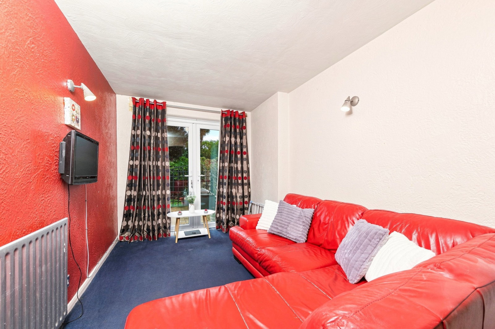 Semi Detached House for sale in Leeds, Hollyshaw Grove, Leeds, LS15 7BE, 1184 m²