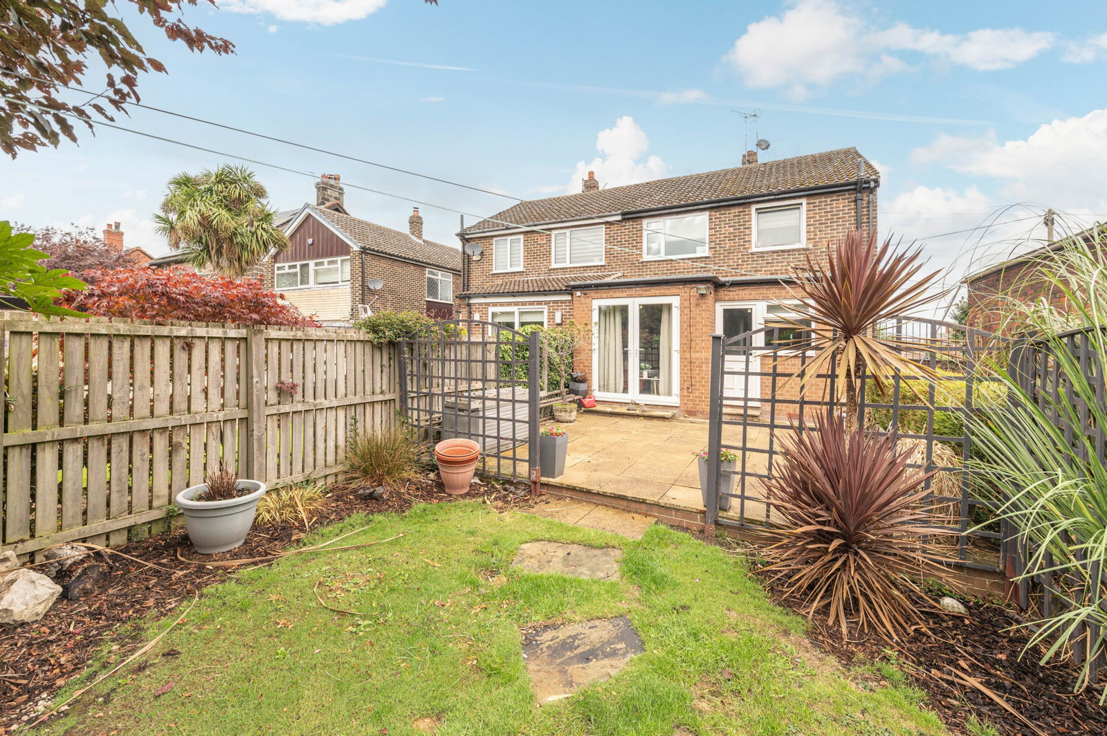 Semi Detached House for sale in Leeds, Hollyshaw Grove, Leeds, LS15 7BE, 1184 m²