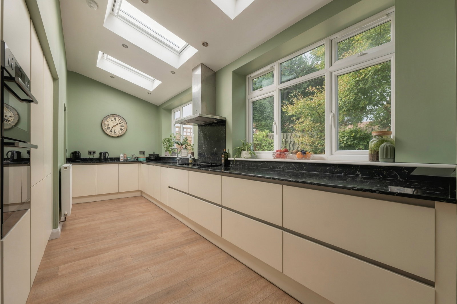 Detached House for sale in Nottingham, The Close, Beeston, NG9, 1235 m²