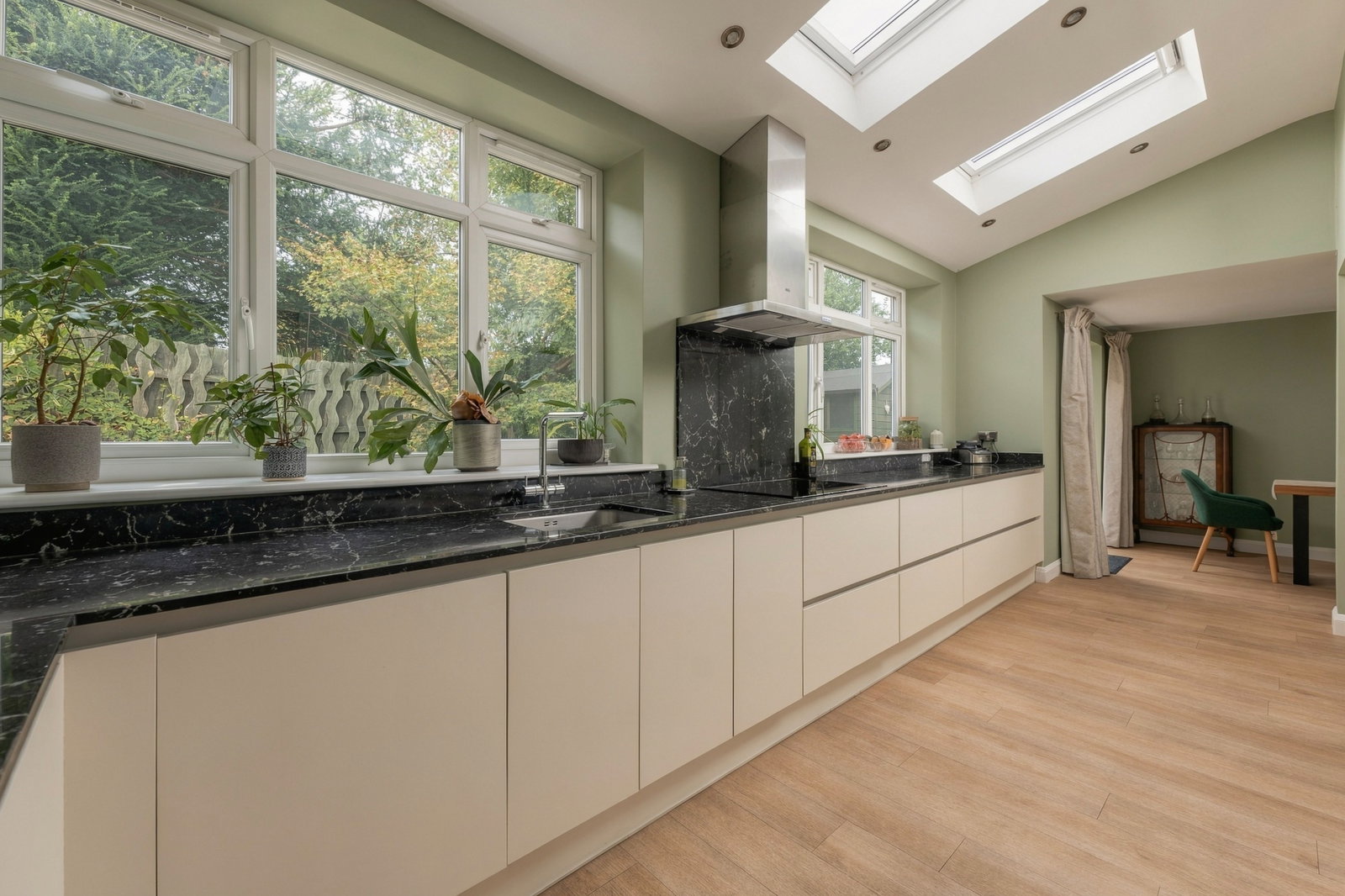 Detached House for sale in Nottingham, The Close, Beeston, NG9, 1235 m²