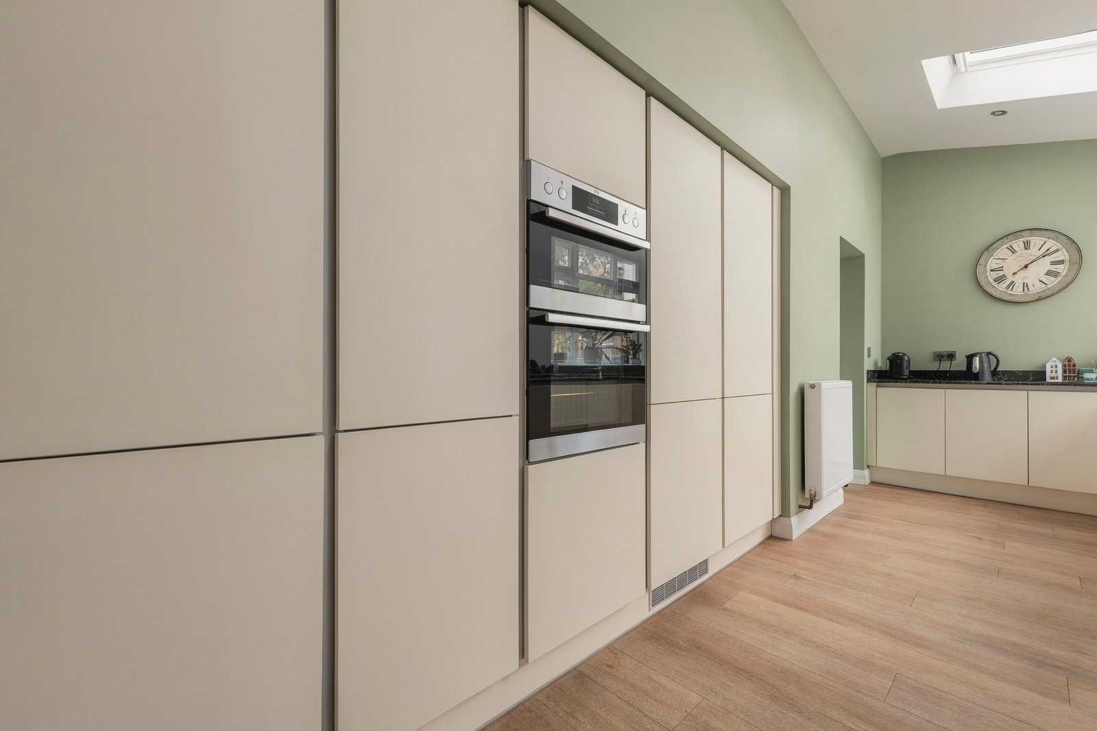 Detached House for sale in Nottingham, The Close, Beeston, NG9, 1235 m²