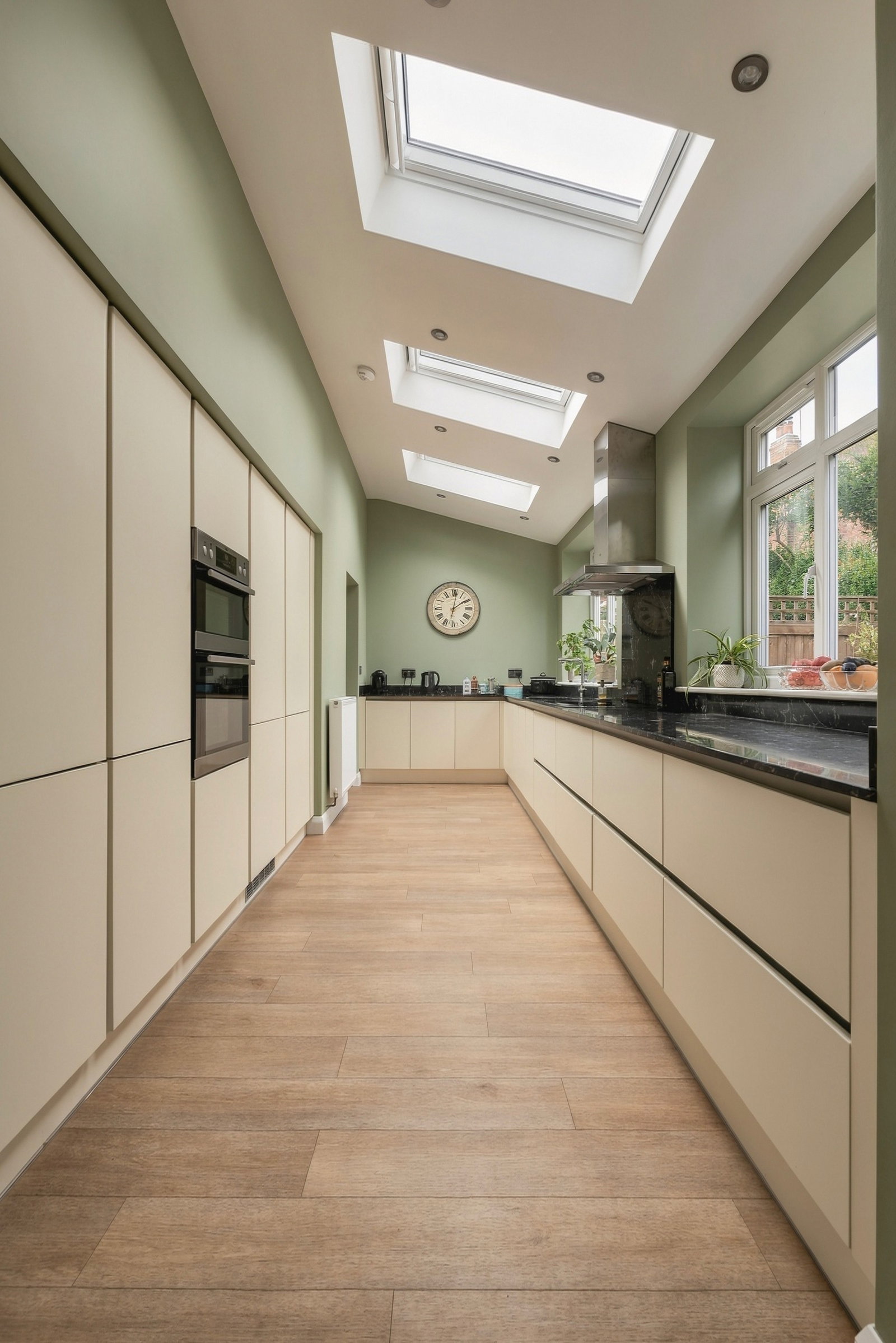 Detached House for sale in Nottingham, The Close, Beeston, NG9, 1235 m²