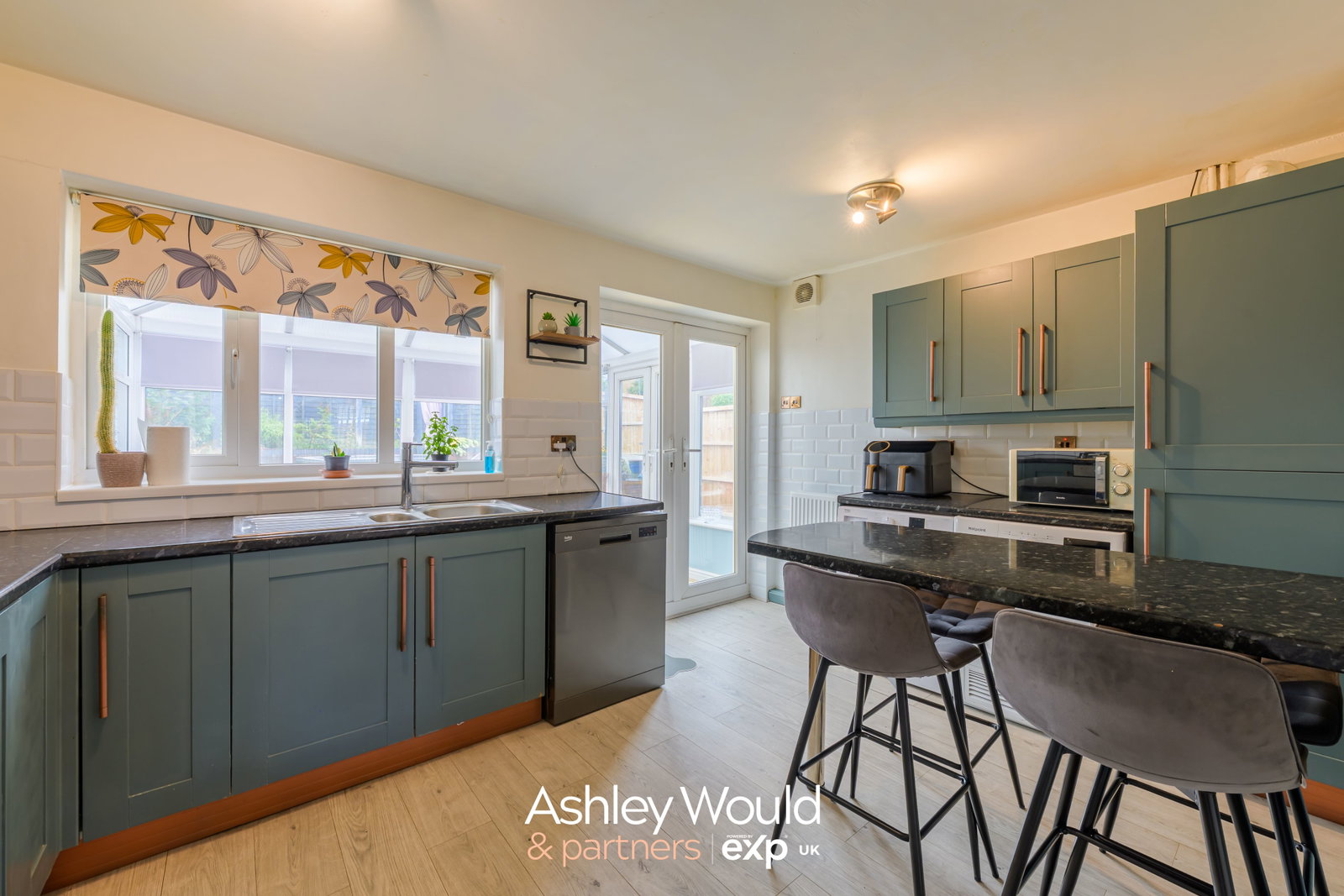 Semi Detached House for sale in Oldbury, Pevensey Close, Tividale, Oldbury, B69