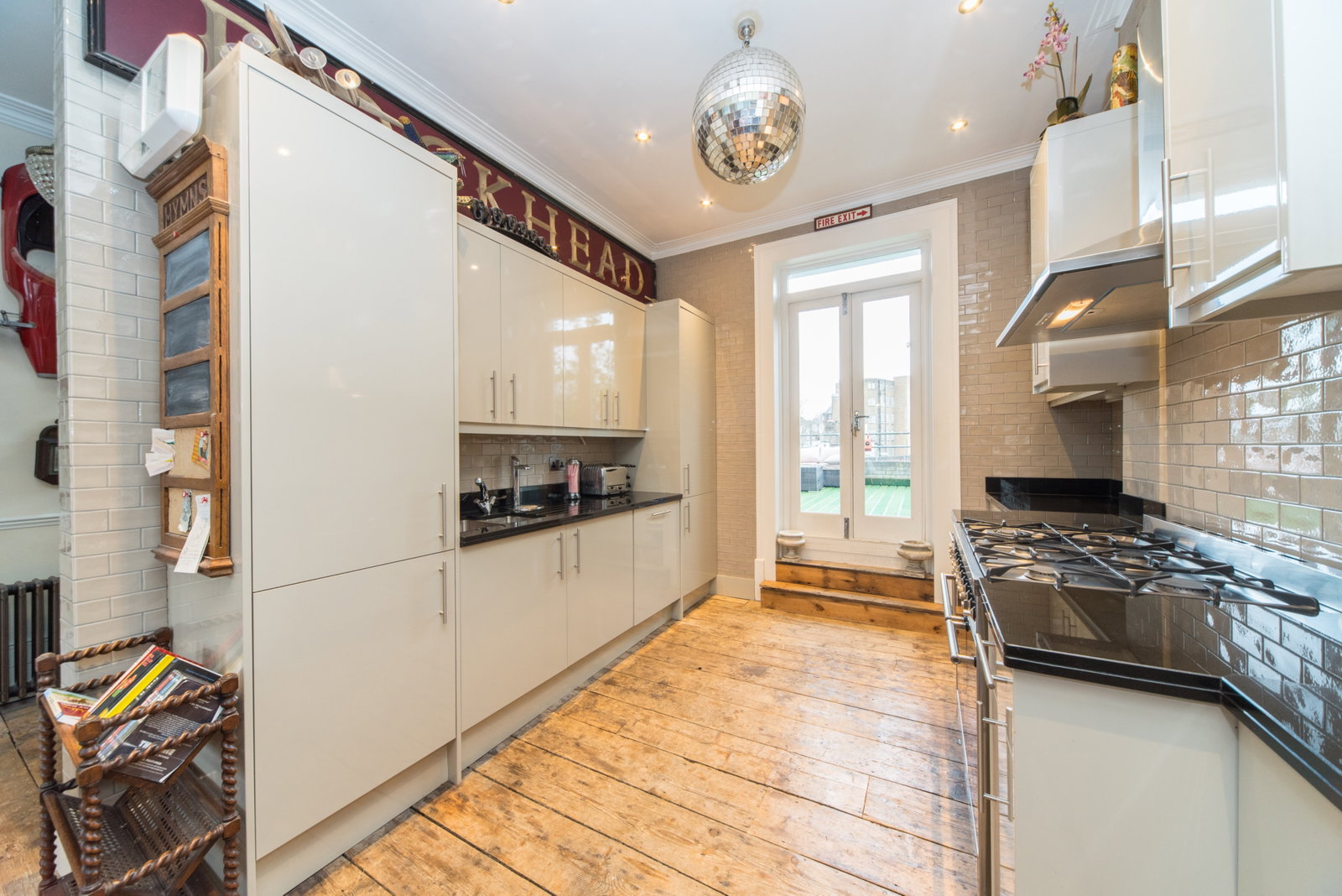 Block Of Flats for sale in London, London Road, Southwark, SE1, 2755 m²