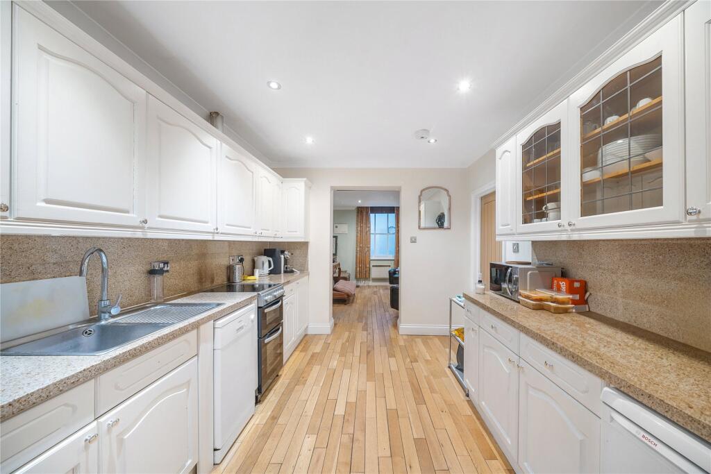 Block Of Flats for sale in London, London Road, Southwark, SE1, 2755 m²