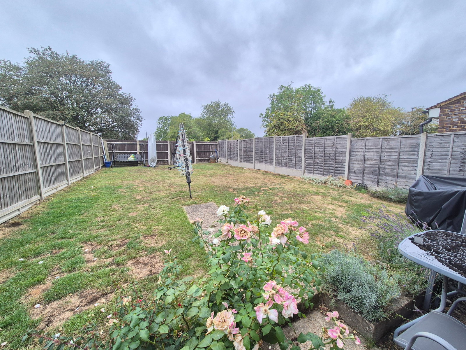 Semi Detached House for sale in Dunstable, Linmere Walk, Houghton Regis, Dunstable, LU5 5PS