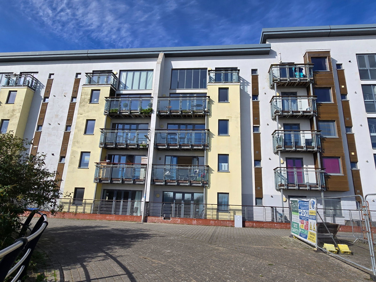 Flat for sale in Swansea, St Margarets Court, Maritime Quarter, Swansea