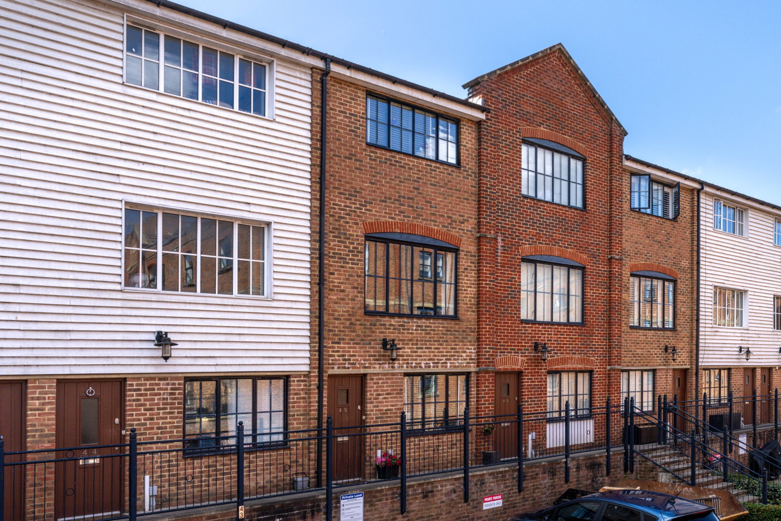 Terraced House for sale in Tonbridge, Whitefriars Wharf, Tonbridge, TN9 1QP, 810 m²