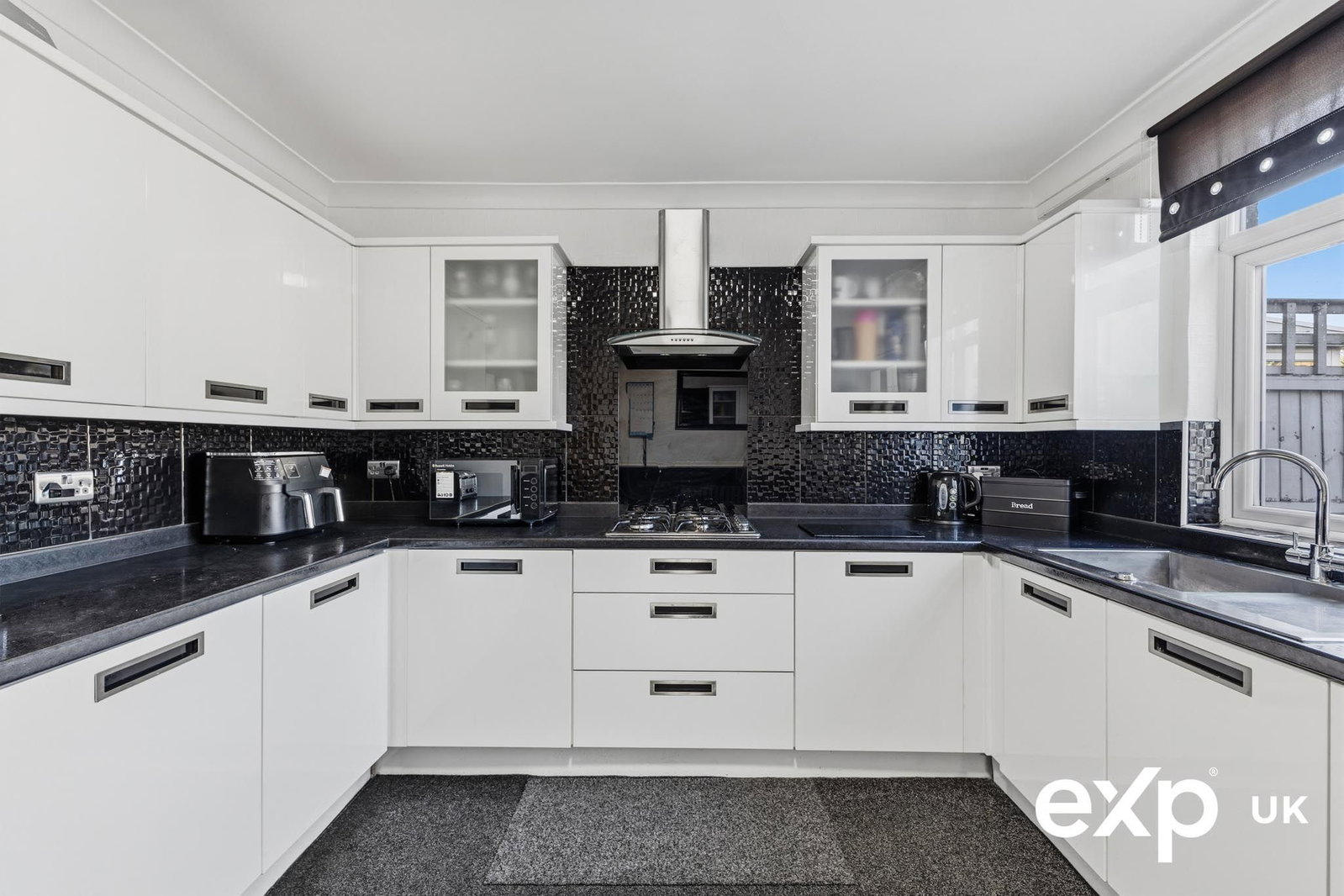 Semi Detached House for sale in Newark, Oak Avenue, New Ollerton, NG22 9PT
