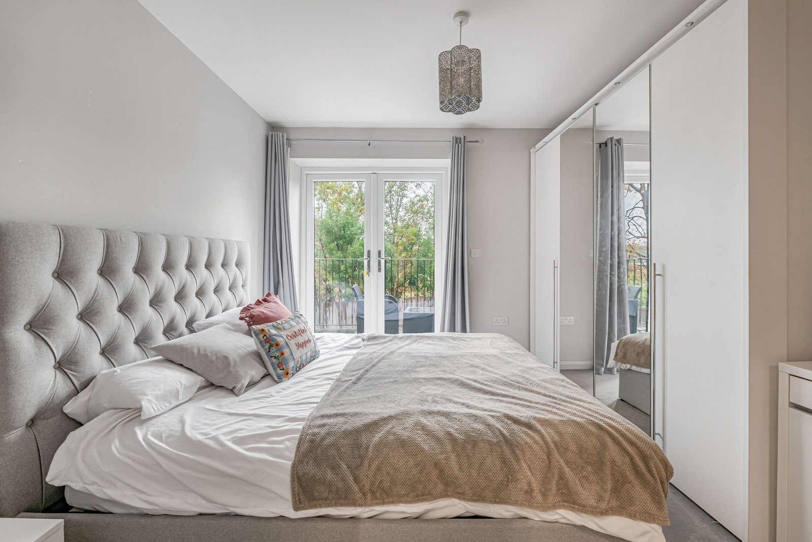 Flat for sale in Warlingham, Westhall Road, Warlingham, CR6 9HL, 754 m²