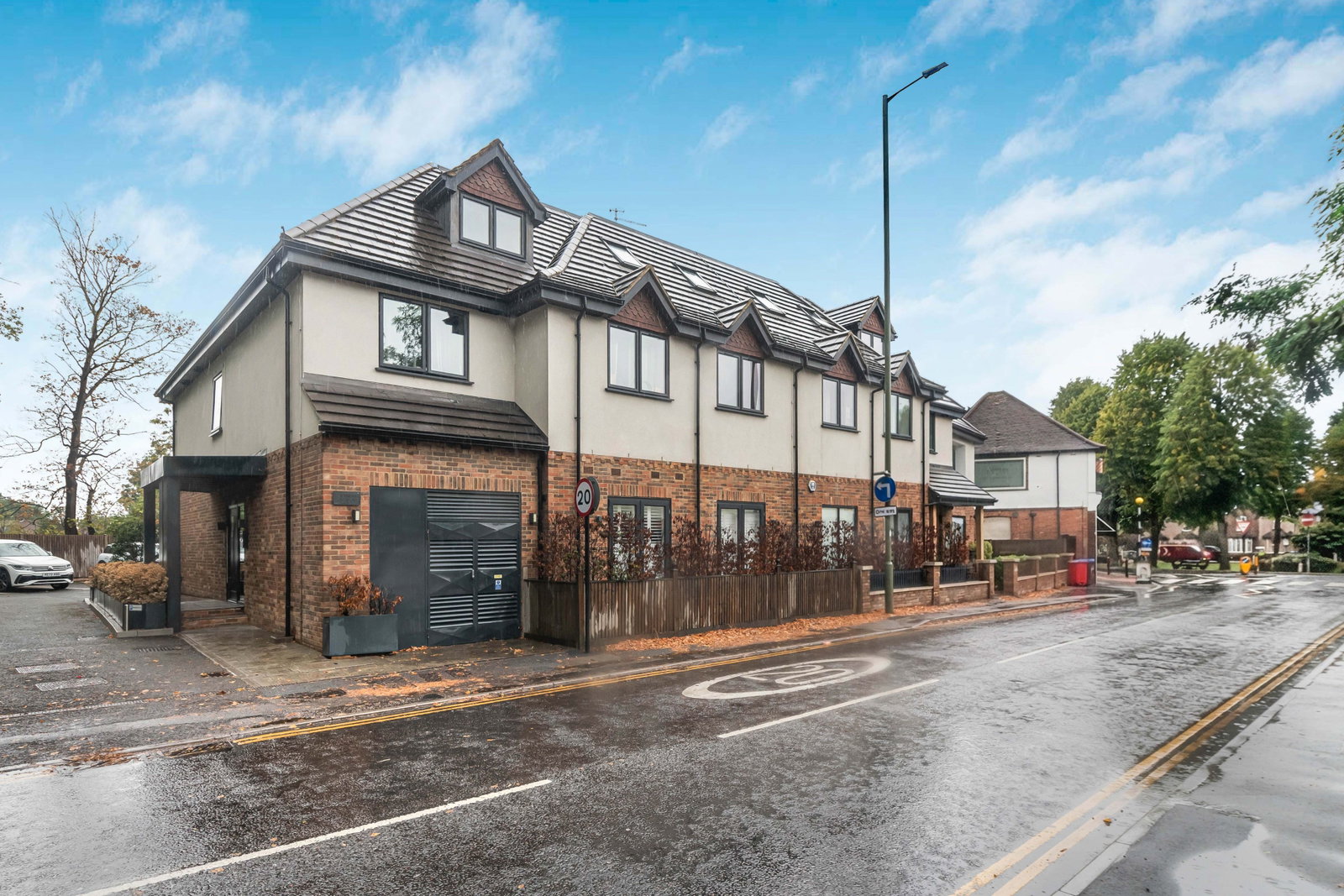 Flat for sale in Warlingham, Westhall Road, Warlingham, CR6 9HL, 754 m²
