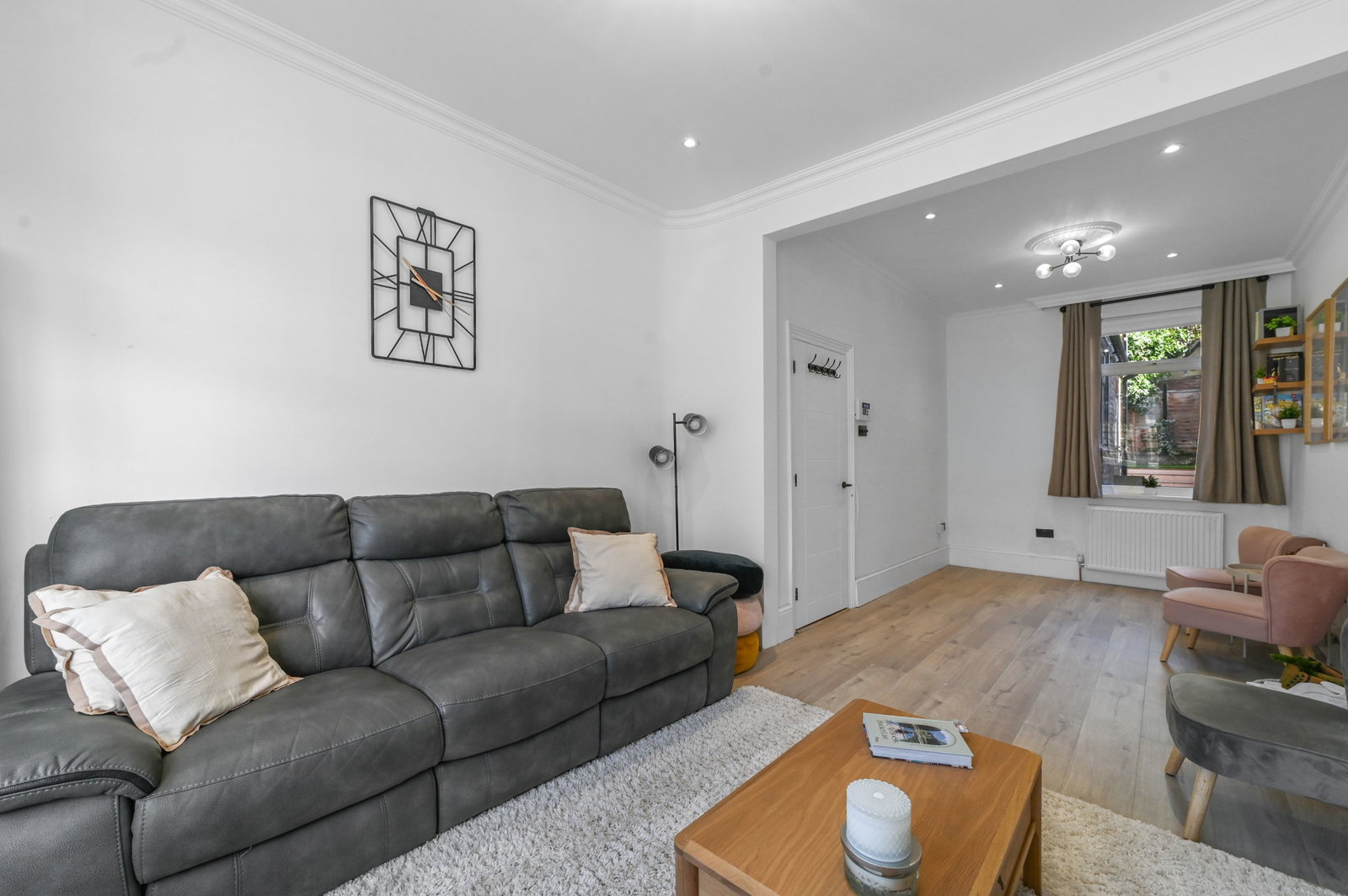 Terraced House for sale in Woodford Green, Smeaton Road, Woodford Green, IG8, 958 m²