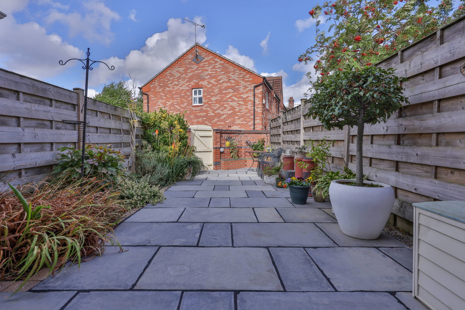 Terraced House for sale in York, Aldborough Way, York, 557 m²