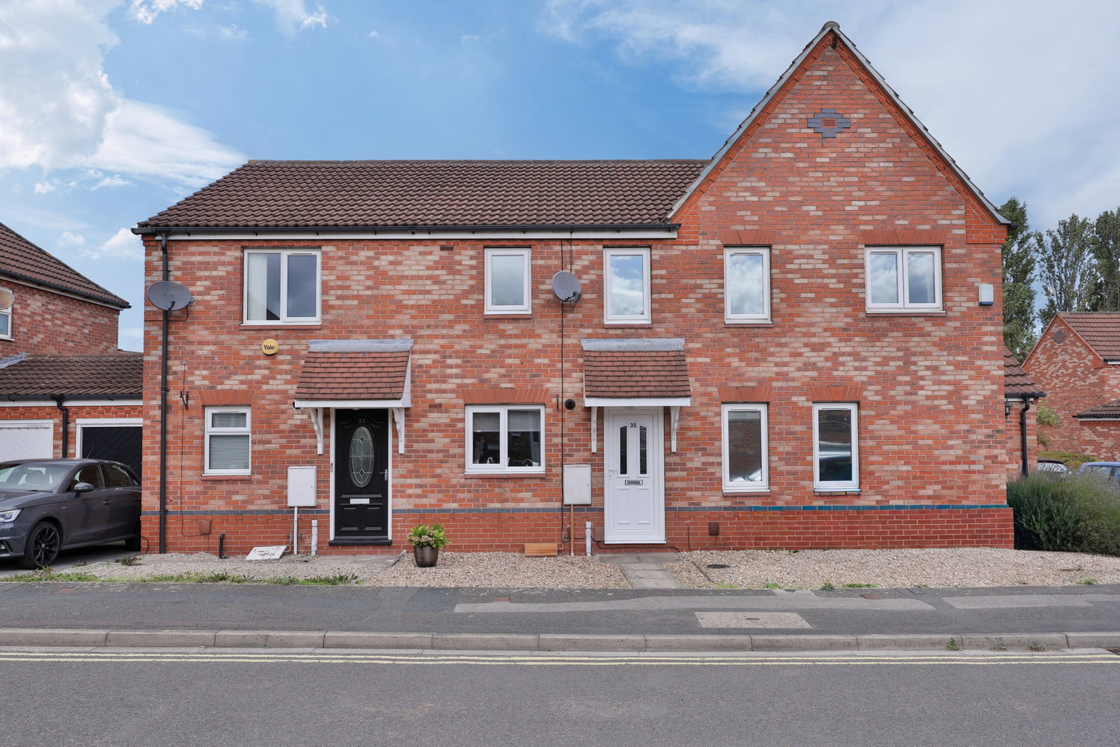 Terraced House for sale in York, Aldborough Way, York, 557 m²