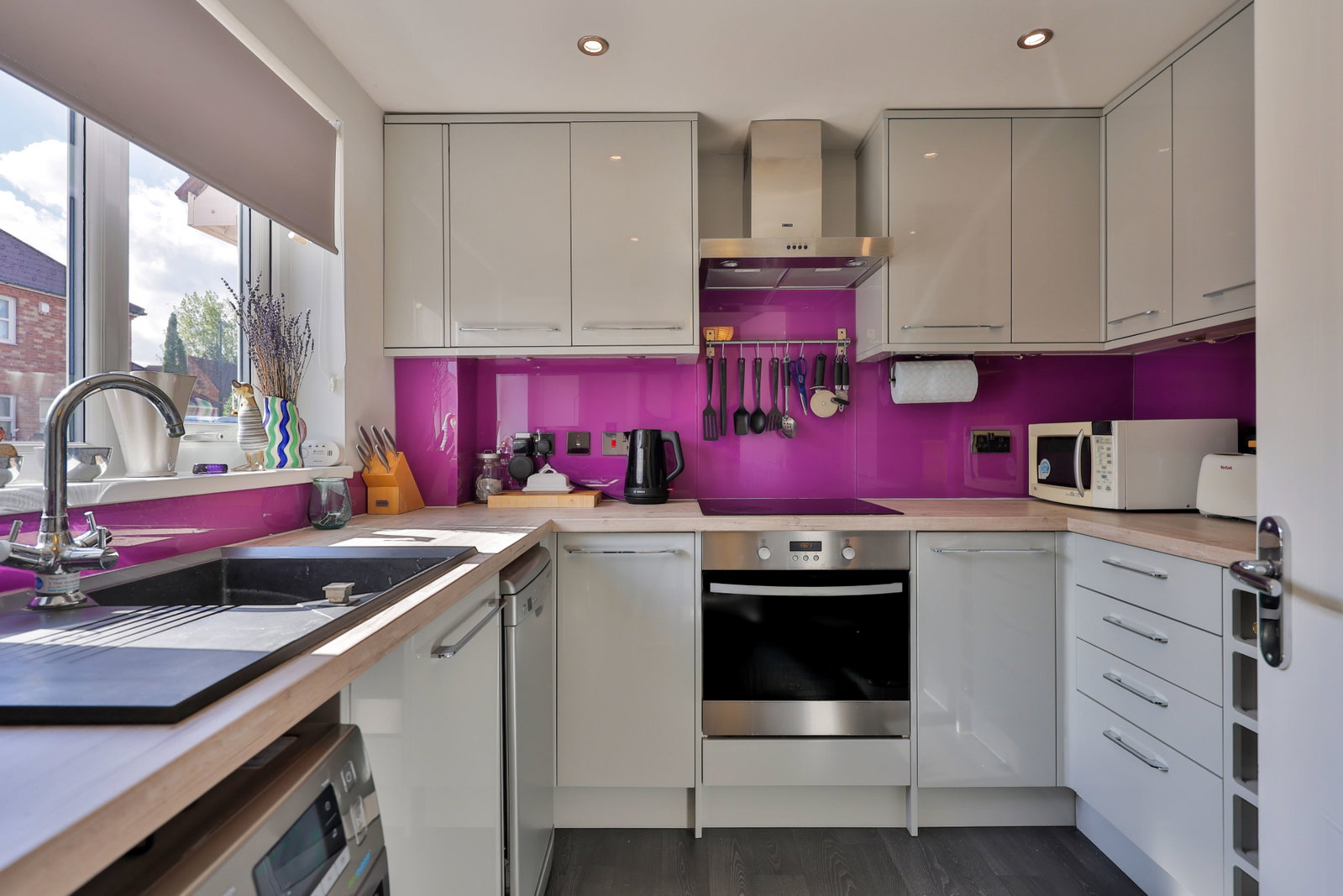 Terraced House for sale in York, Aldborough Way, York, 557 m²