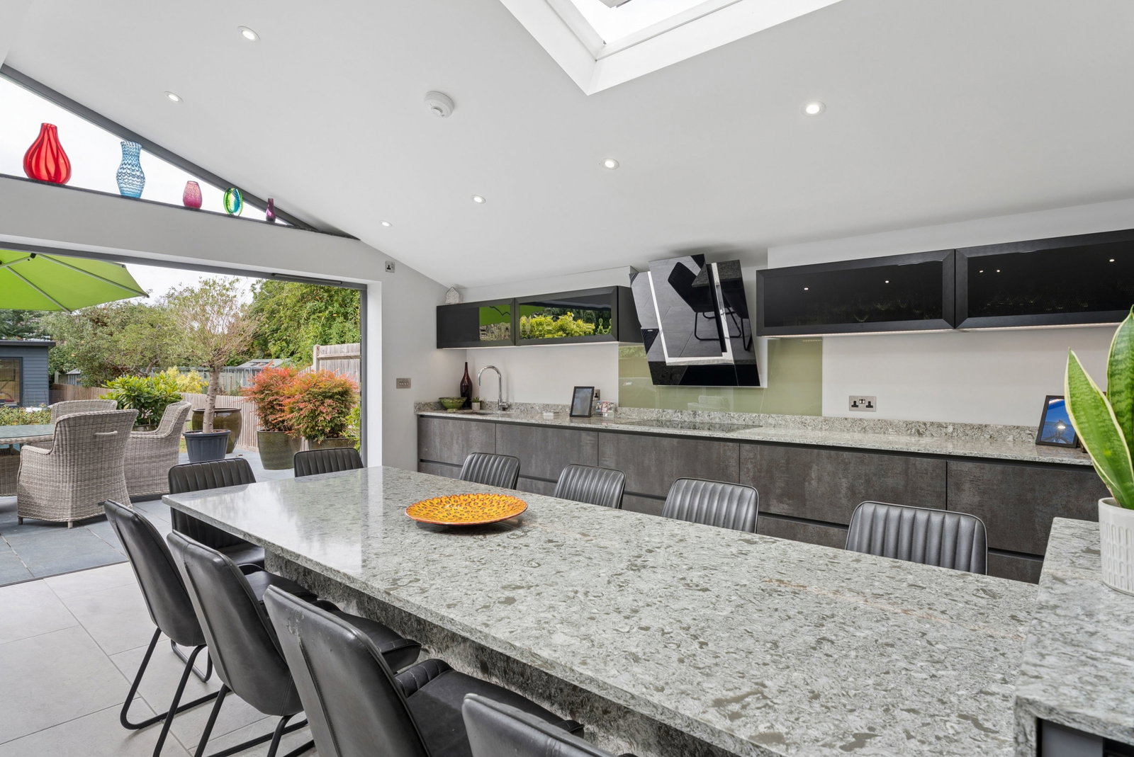 Detached House for sale in Aylesbury, Limes Avenue, HP21, 1994 m²