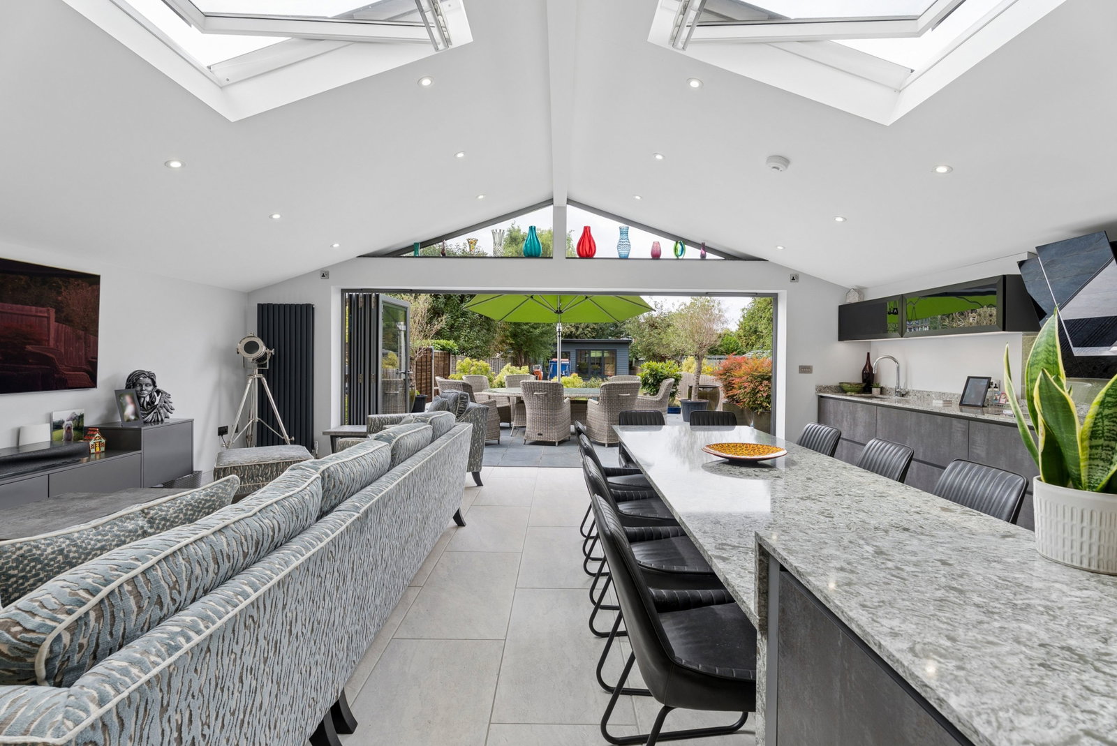 Detached House for sale in Aylesbury, Limes Avenue, HP21, 1994 m²
