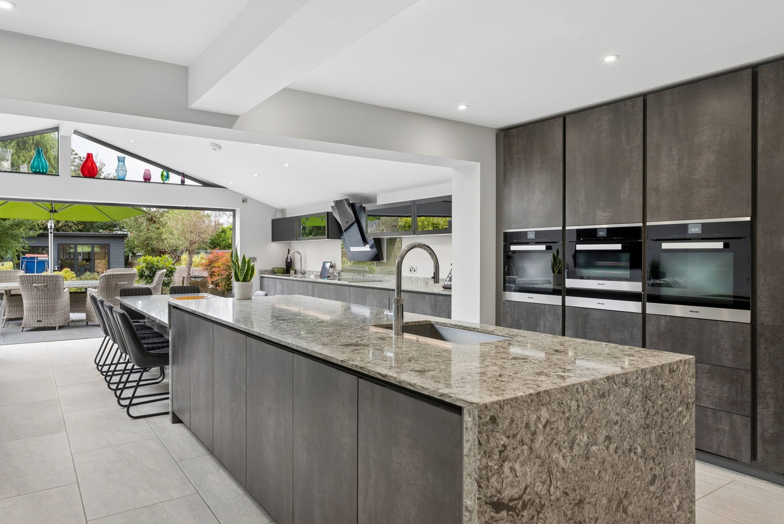 Detached House for sale in Aylesbury, Limes Avenue, HP21, 1994 m²