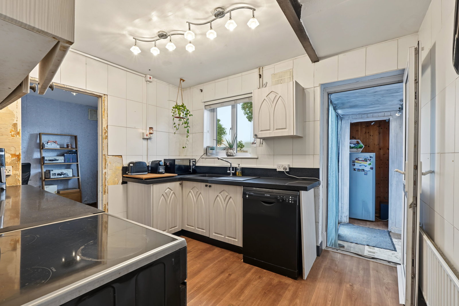 Terraced House for sale in Gillingham, Mereworth Close, Gillingham, ME8 6NX, 1037 m²