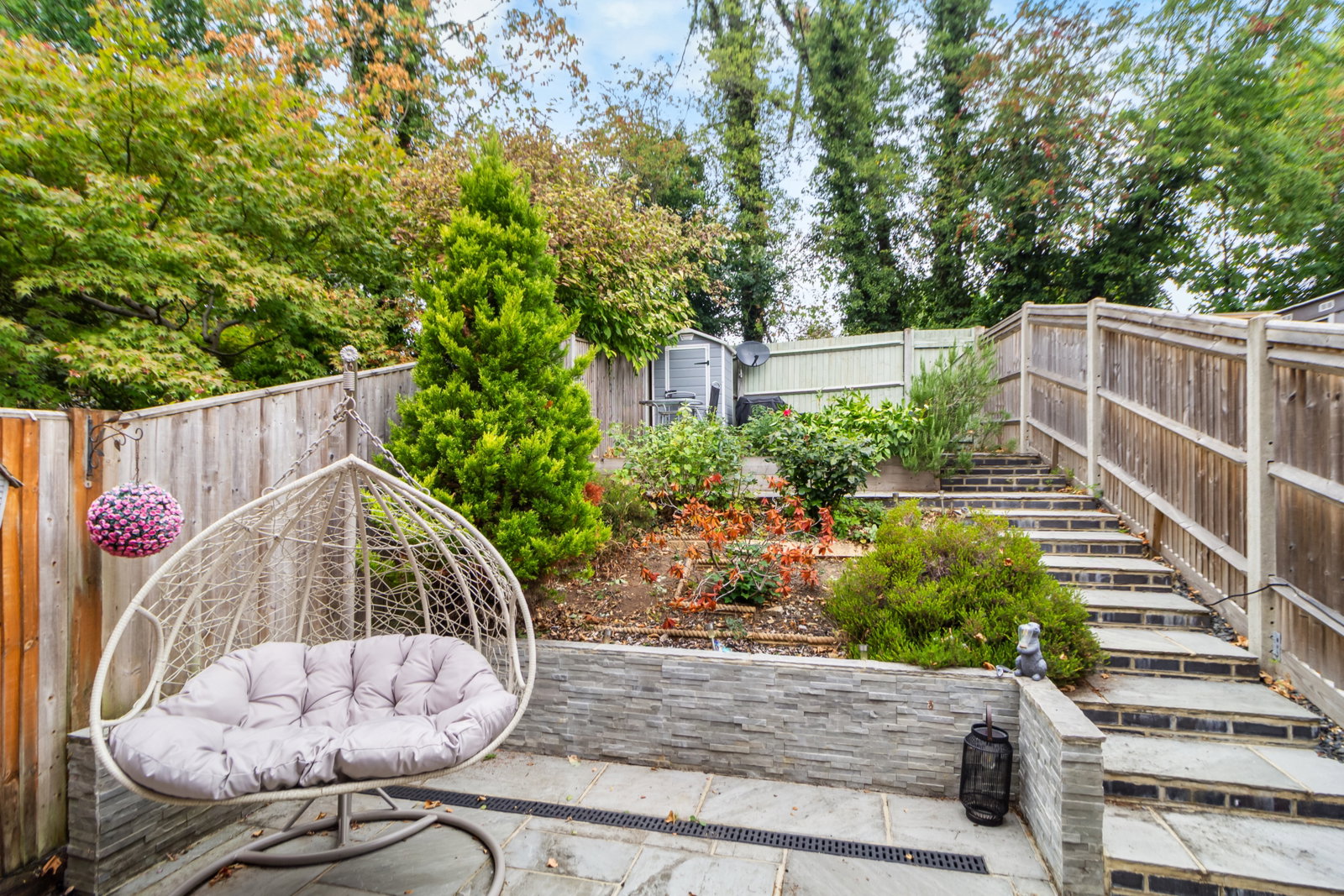 Terraced House for sale in Edenbridge, Albion Way, Edenbridge, TN8 6JJ