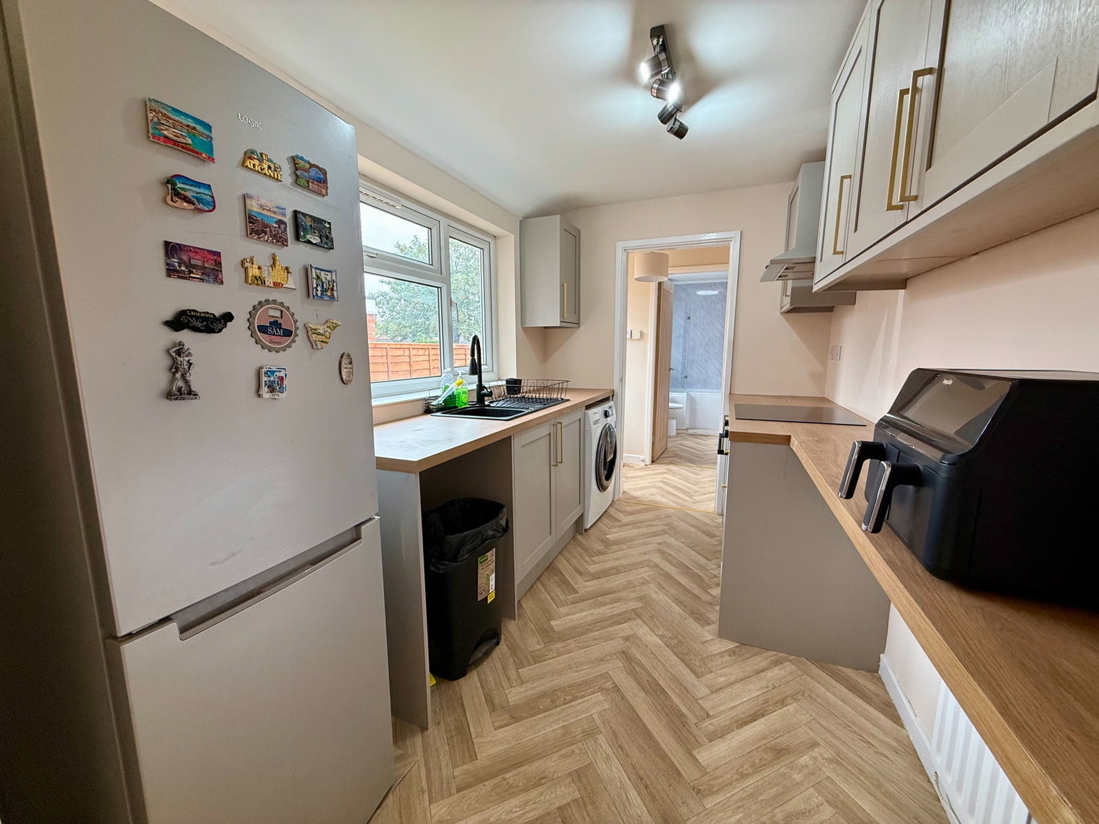 Semi Detached House for sale in Swadlincote, Hartshorne Road, Woodville