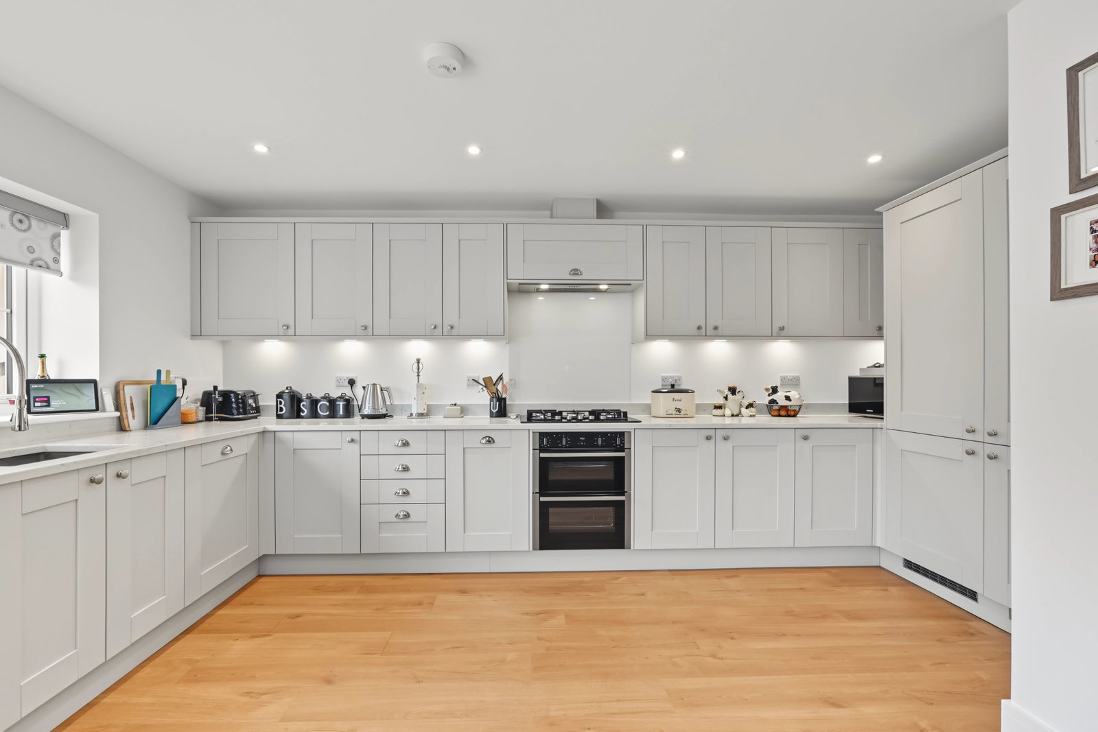 Semi Detached House for sale in Chatham, Vixen Place, Walderslade, Chatham, 1553 m²