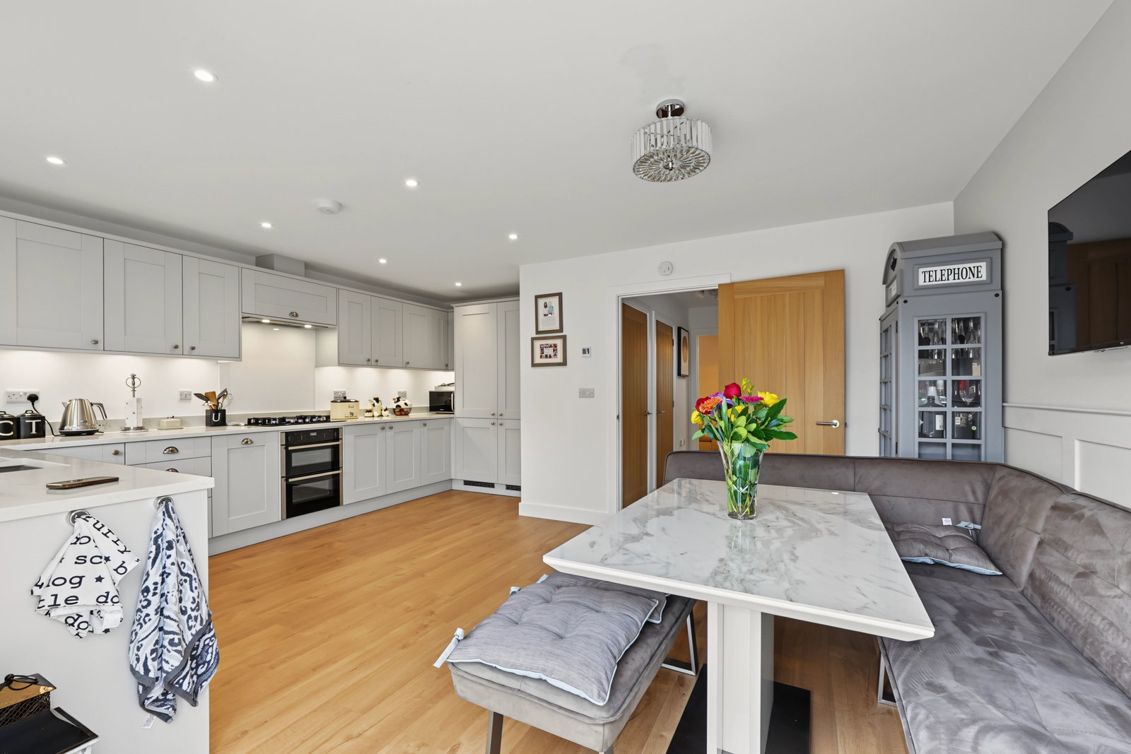 Semi Detached House for sale in Chatham, Vixen Place, Walderslade, Chatham, 1553 m²