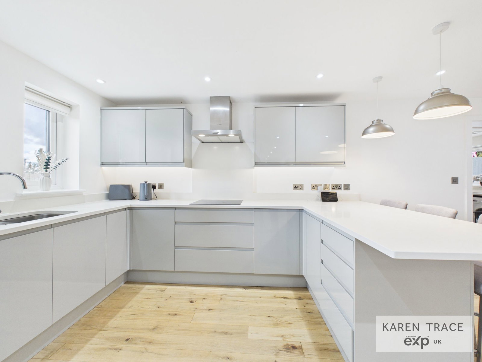 Detached House for sale in St Austell, The Sycamores, High Street, PL26, 2038 m²