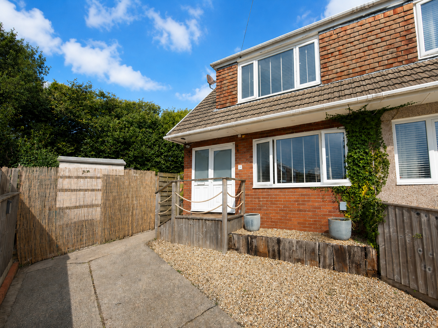 Semi Detached House for sale in Swansea, Y Gorlan, Dunvant, Swansea