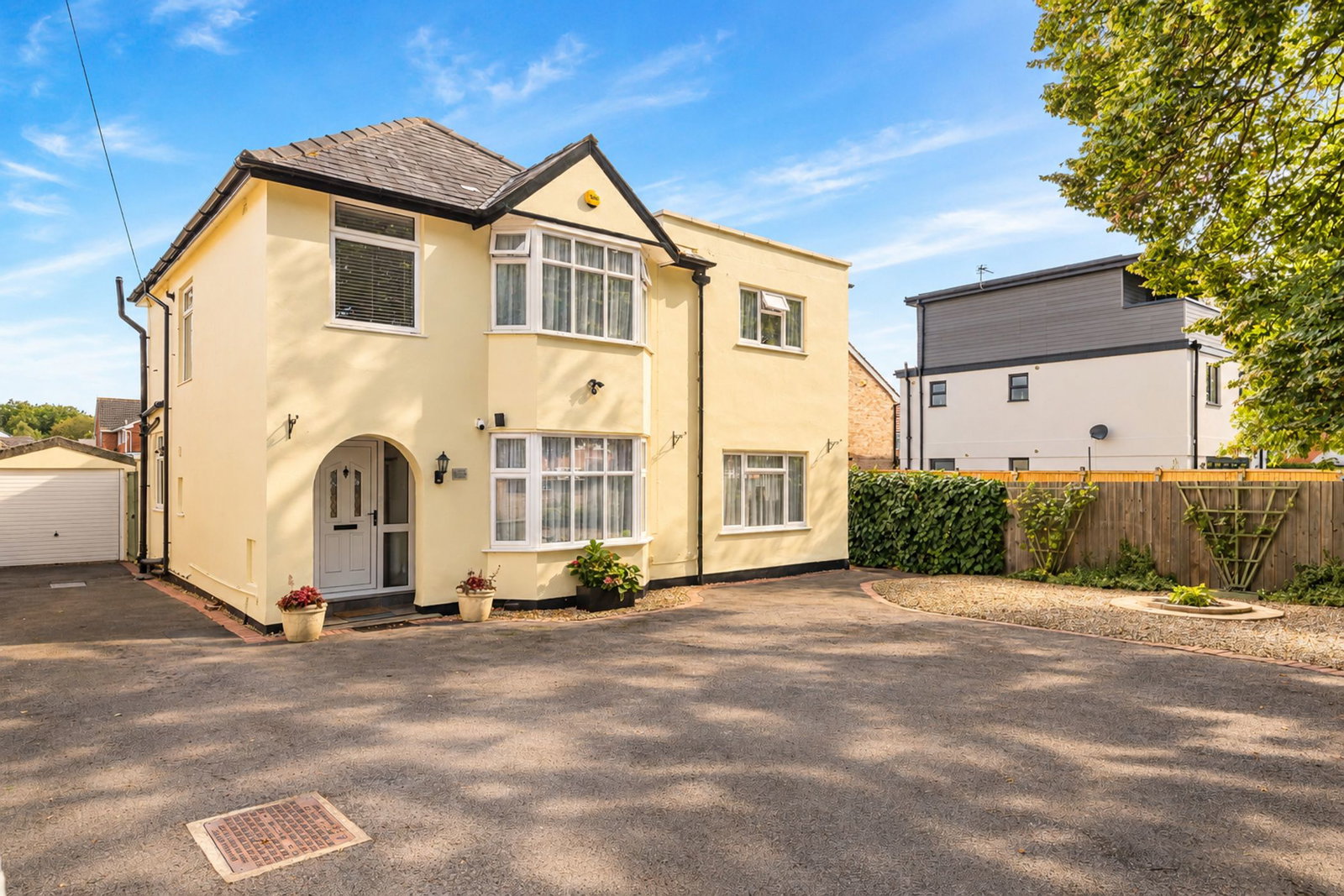 Detached House for sale in Cheltenham, Arle Road, Cheltenham, GL51, 1814 m²
