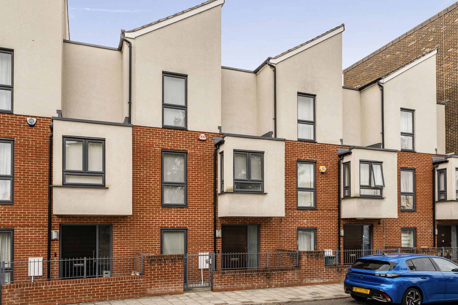 Terraced House for sale in Orpington, Okemore Gardens, Orpington, BR5 3FJ