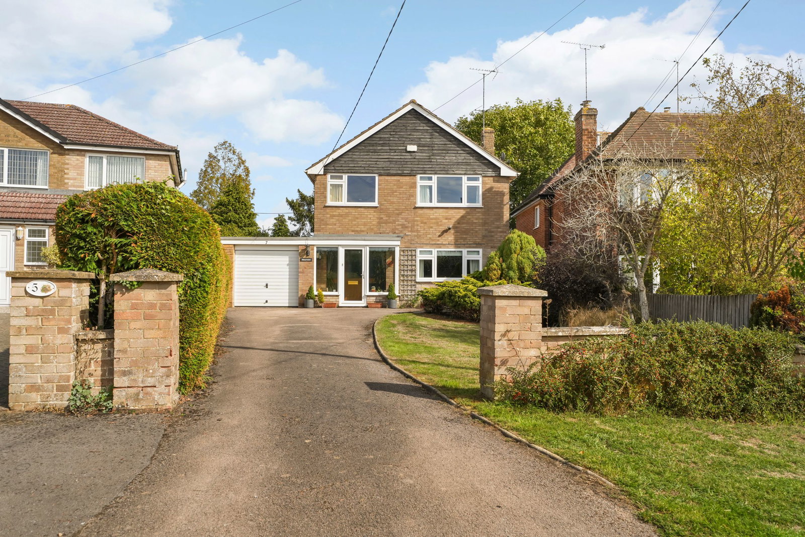 Detached House for sale in Daventry, The Twistle, BYFIELD, Northamptonshire