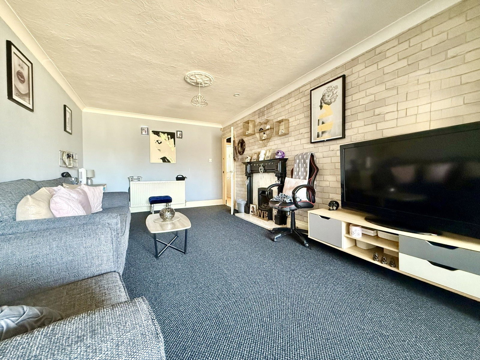Semi Detached Bungalow for sale in Gloucester, Longleat Avenue, Tuffley, Gloucester, 802 m²