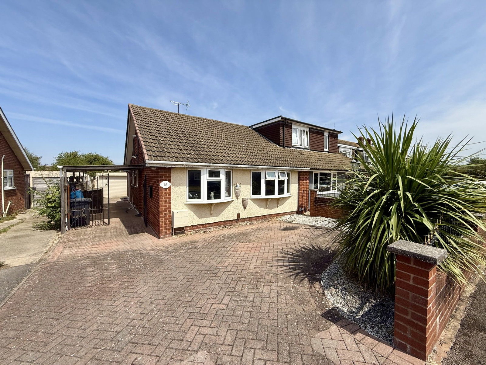 Semi Detached Bungalow for sale in Gloucester, Longleat Avenue, Tuffley, Gloucester, 802 m²