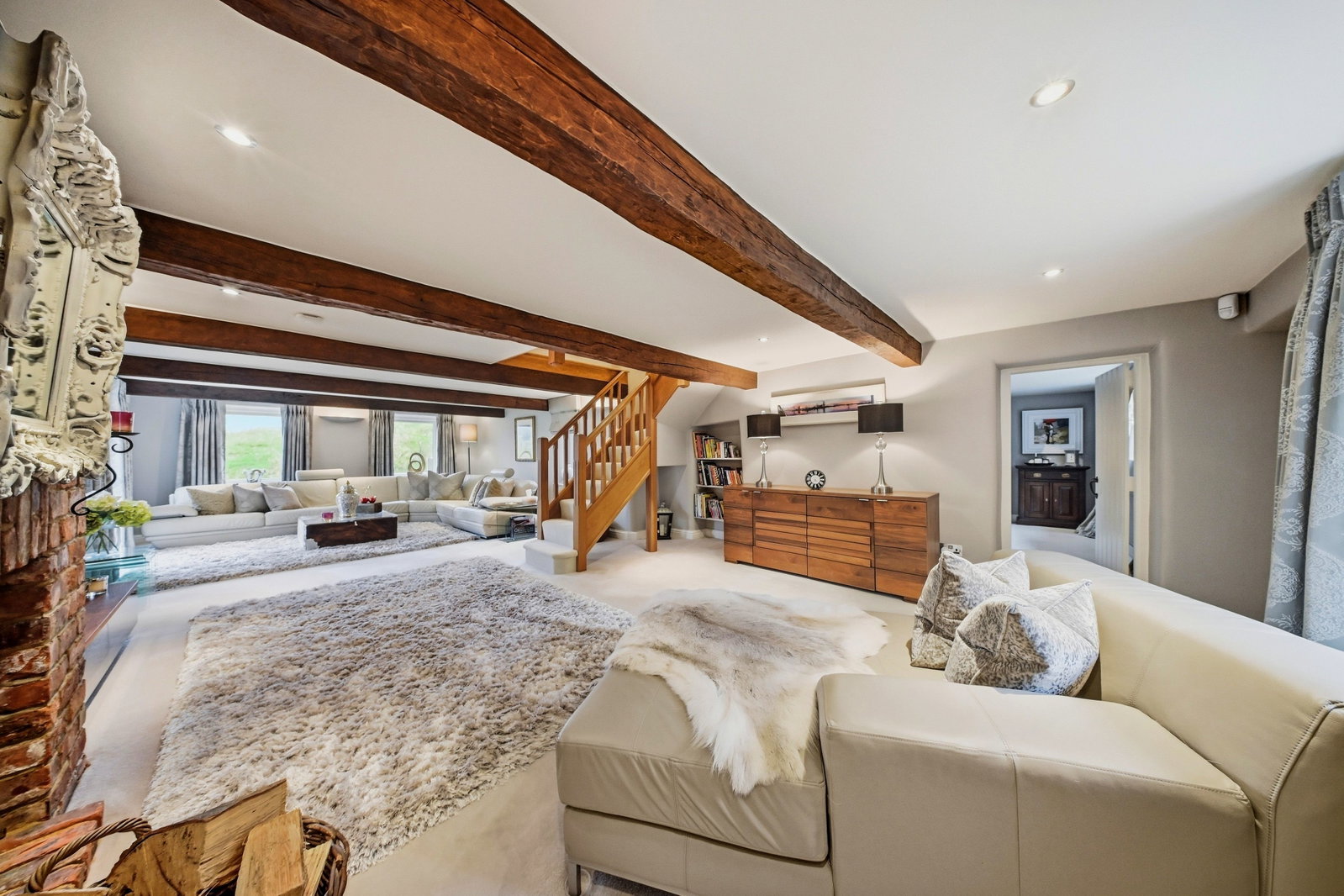 Detached House for sale in Burnley, Burnley Road, Cliviger, Burnley, BB10 4SU, 3054 m²