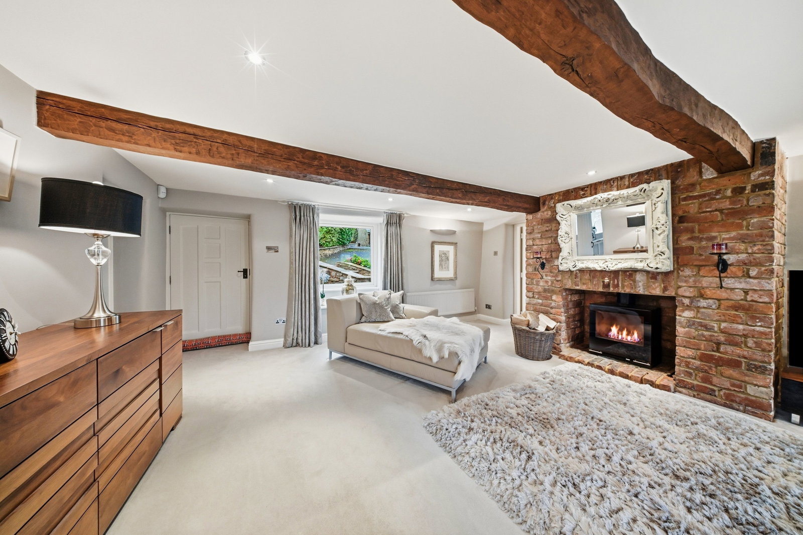 Detached House for sale in Burnley, Burnley Road, Cliviger, Burnley, BB10 4SU, 3054 m²