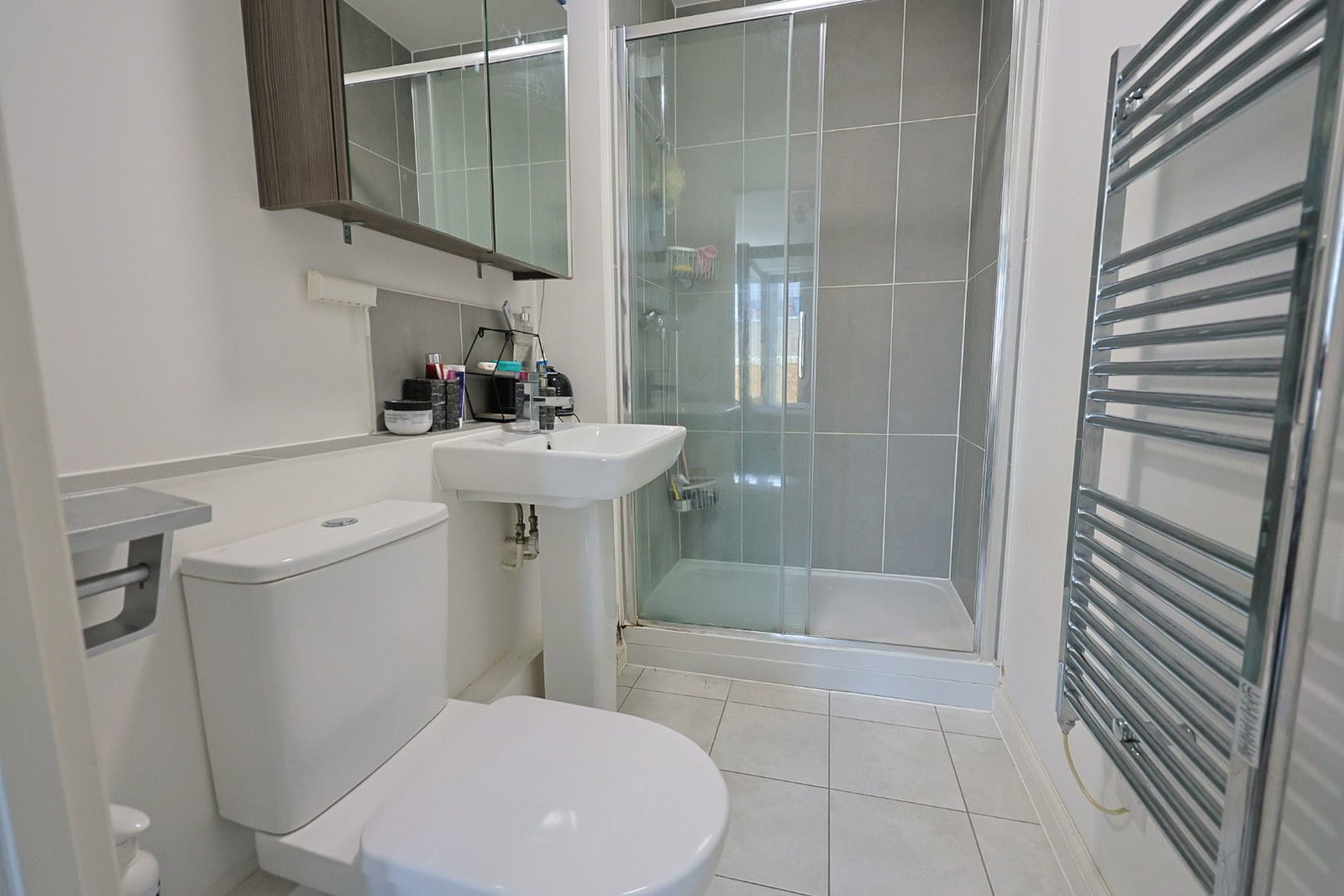 Flat for sale in London, Coxwell Boulevard, London, NW9 4AE, 755 m²